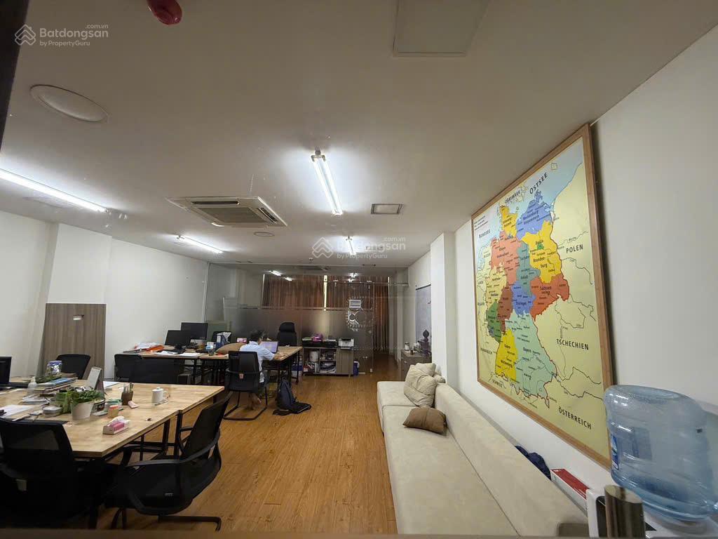 Mặt phố hoàng ngân  tòa nhà 8 tầng + hầm  mặt tiền quyền lực 5m  sổ vuông nở hậu.