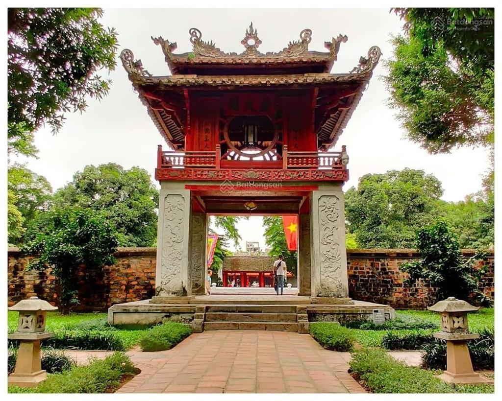 Mặt phố văn miếu  duy nhất 1 căn 90m2  mặt tiền quyền lực 5m  3 thoáng  sổ vuông đét.