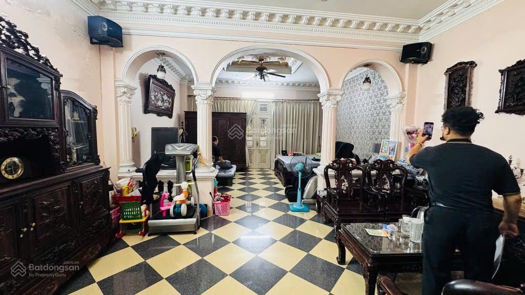 Mặt phố hòe nhai  quần thể phố cổ  mặt tiền quyền lực 6,5m  sổ nở hậu.