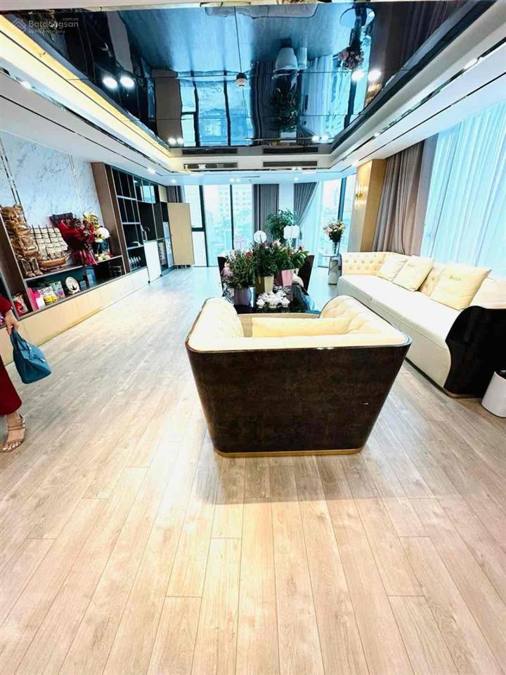 Mặt phố thanh xuân  tòa nhà 6 tầng x 2 thang máy  2 mặt tiền 10m  sổ vuông.