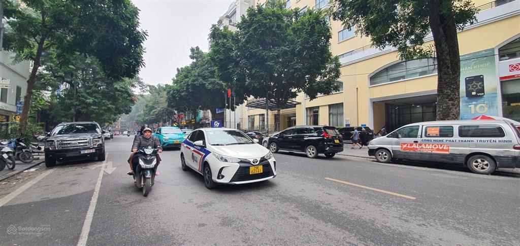 Mặt phố hoàn kiếm  hàng xóm nhà hát lớn  mặt tiền quyền lực 5m  vỉa hè 6m  1 sổ 1 chủ.