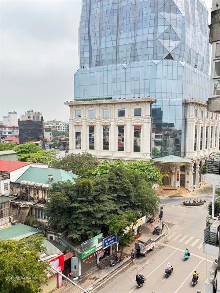 Mặt phố nguyễn thái học, hàng bông  tòa nhà 7 tầng  mặt tiền quyền lực 5m  sổ vuông đét.