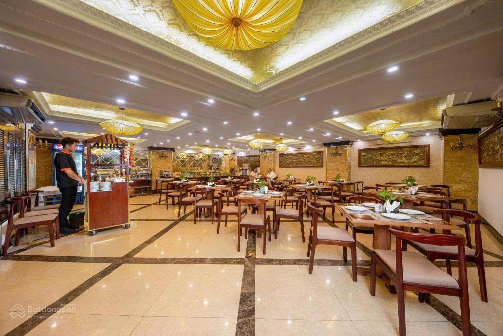 Mặt phố ba đình  khách sạn 12 tầng  3 mặt thoáng  mặt tiền 7m  sổ vuông.