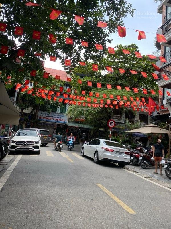 Mặt phố cổ hàng phèn  duy nhất 1 căn  kinh doanh đỉnh  sổ vuông  1 sổ 1 chủ.