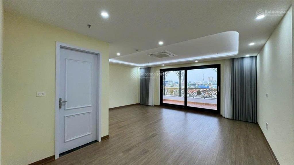Mặt phố hai bà trưng  tòa nhà 9 tầng + hầm  mặt tiền quyền lực 6m  vỉa hè 7m  1 sổ vuông vắn.