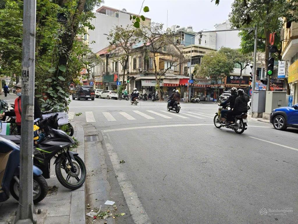Mặt phố ngô thì nhậm  hiếm  kinh doanh ngày đêm  vỉa hè đá bóng  sổ vuông đẹp