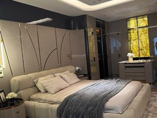 Mặt phố nguyễn khang  toà nhà 9 tầng  mặt tiền 8,5m  sổ vuông đét