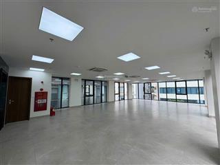 Mặt phố hàm long  ngã tư phố huế  toà nhà 9 tầng  mặt tiền 5,5m  dòng tiền  1 sổ 1 chủ.
