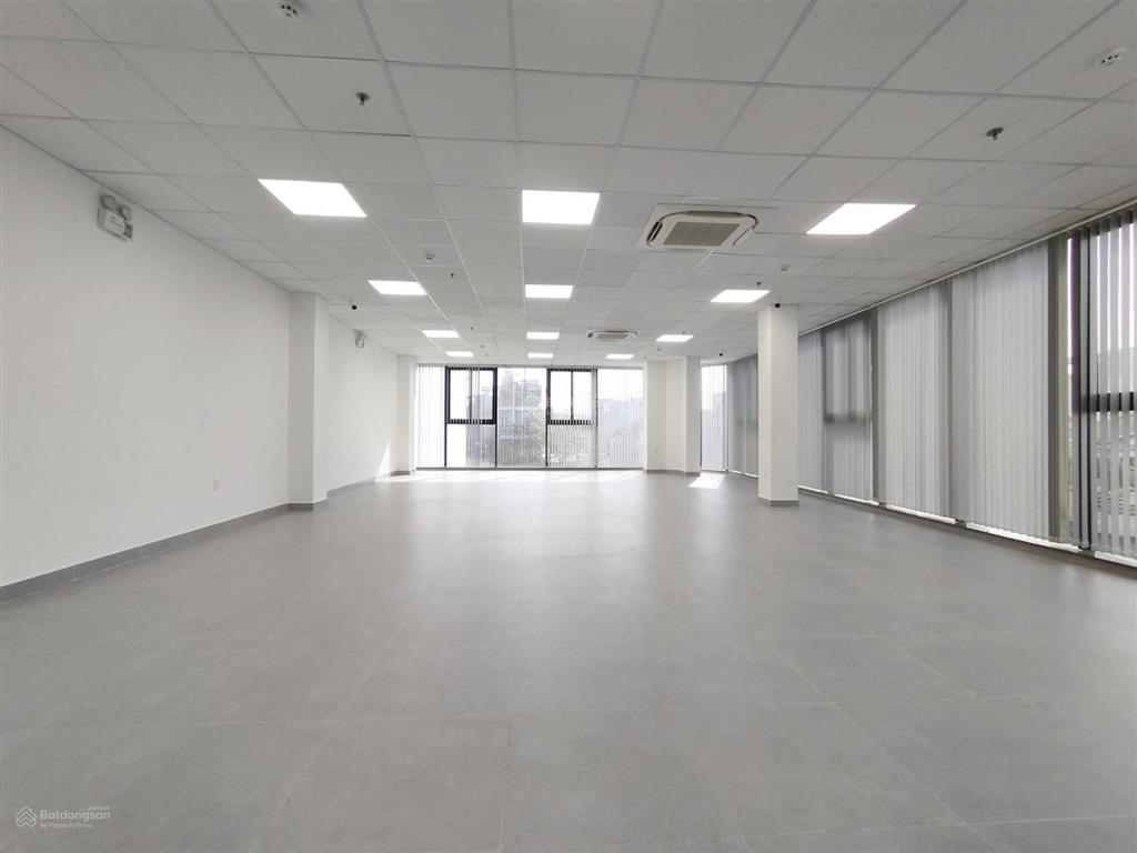 Mặt phố hai bà trưng  phố vọng  tòa vp thang máy  2 mặt thoáng  sổ vuông.