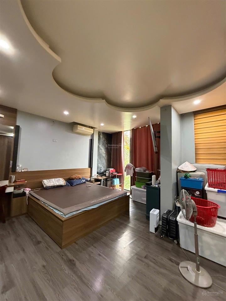 Mặt phố vũ tông phan  lô góc 2 thoáng  mặt tiền quyền lực 5m  sổ vuông đét.
