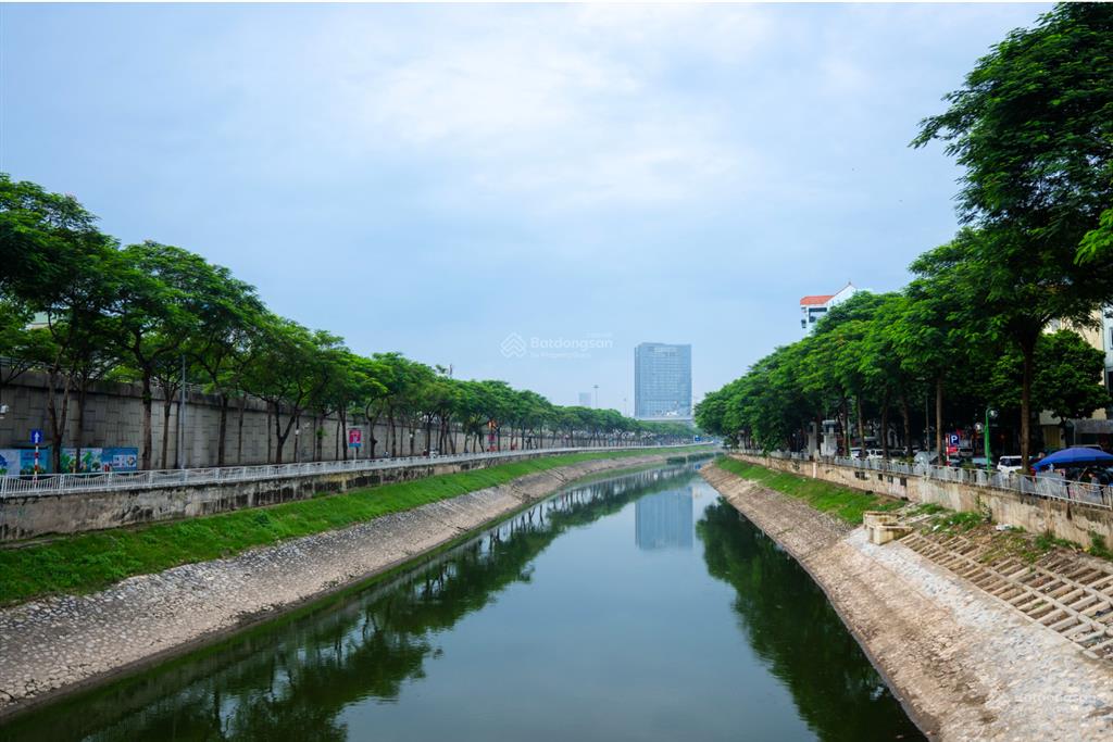 Mặt phố nguyễn khang  tòa nhà 8 tầng thang máy  thông sàn  vỉa hè  kinh doanh  sổ vuông