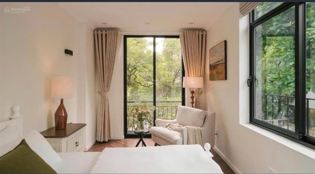 Mặt phố quán thánh  lăng bác  tòa nhà 6 tầng  3 mặt thoáng  vỉa hè  sổ vuông