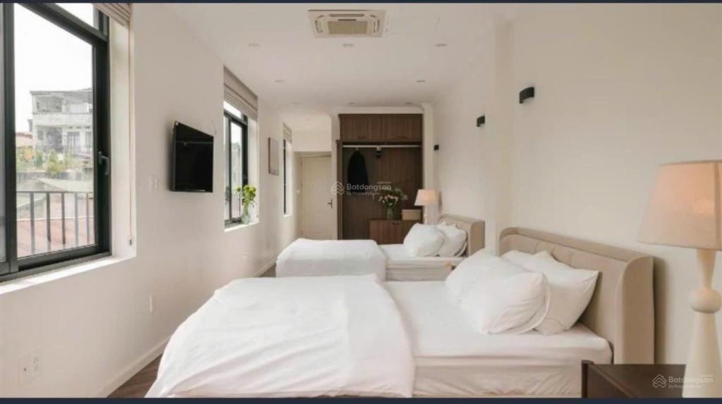 Mặt phố quán thánh  lăng bác  tòa nhà 6 tầng  3 mặt thoáng  vỉa hè  sổ vuông
