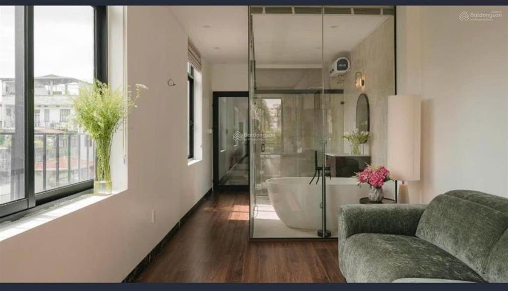 Mặt phố quán thánh  lăng bác  tòa nhà 6 tầng  3 mặt thoáng  vỉa hè  sổ vuông