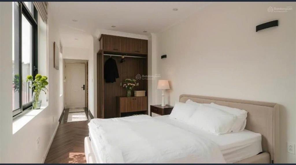 Mặt phố quán thánh  lăng bác  tòa nhà 6 tầng  3 mặt thoáng  vỉa hè  sổ vuông