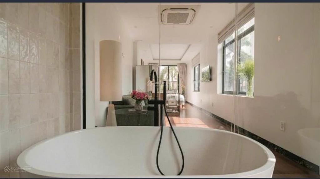 Mặt phố quán thánh  lăng bác  tòa nhà 6 tầng  3 mặt thoáng  vỉa hè  sổ vuông