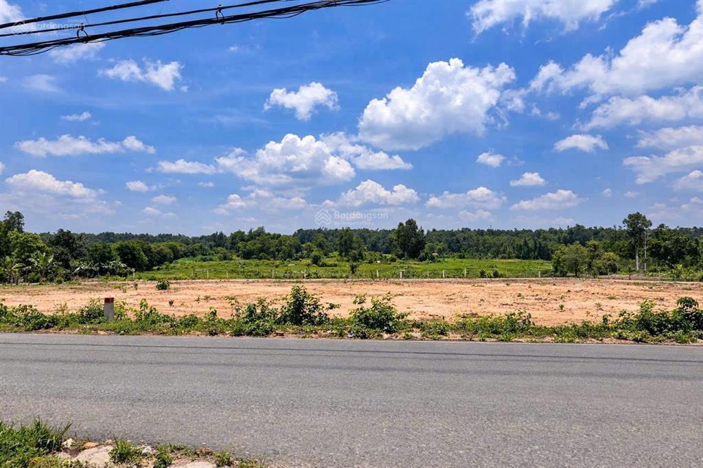 Mặt tiền nhựa  bán đất vườn 991m2 giá chỉ 1 tỷ 9 qh kdc lên thổ cư xây dựng nhà vườn hết ý