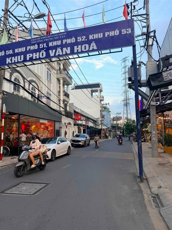 Chỉ có 3 tỷ x thương lượng  bán mặt tiền kd đông đúc 71m2  lô góc 2 mt