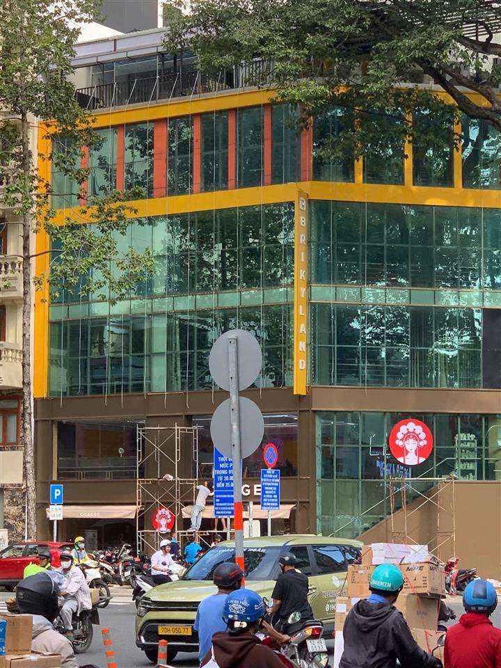 Siêu phẩm căn góc  thương hiệu lớn đang thuê 220tr/th ngay chợ lớn q6  12x20m 6 tầng bán 68 tỷ