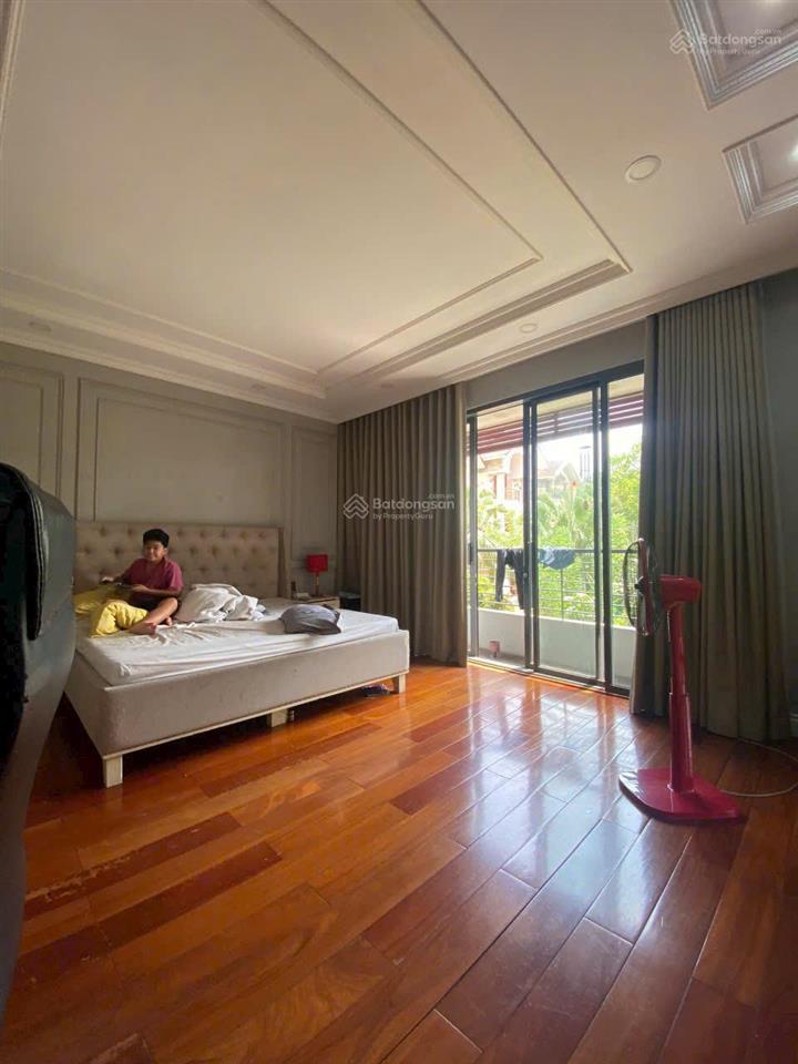 Bán 32 tỷ cực kỳ khan hiếm! bán nhà mặt tiền lê văn sỹ quận 3  dt 6x20m 4 tầng có hđt 100 triệu/th
