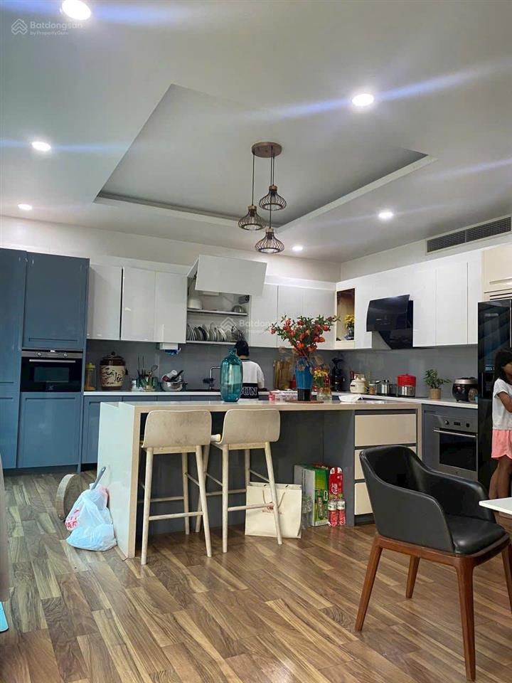 Bán 32 tỷ cực kỳ khan hiếm! bán nhà mặt tiền lê văn sỹ quận 3  dt 6x20m 4 tầng có hđt 100 triệu/th
