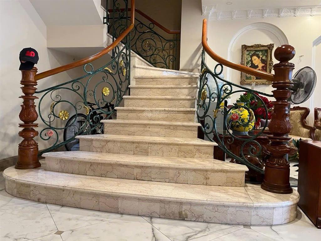 Bán gấp siêu nhà đẹp đường 8m hồ biểu chánh quận phú nhuận  12x20m hầm 4 tầng thang máy giá 48 tỷ