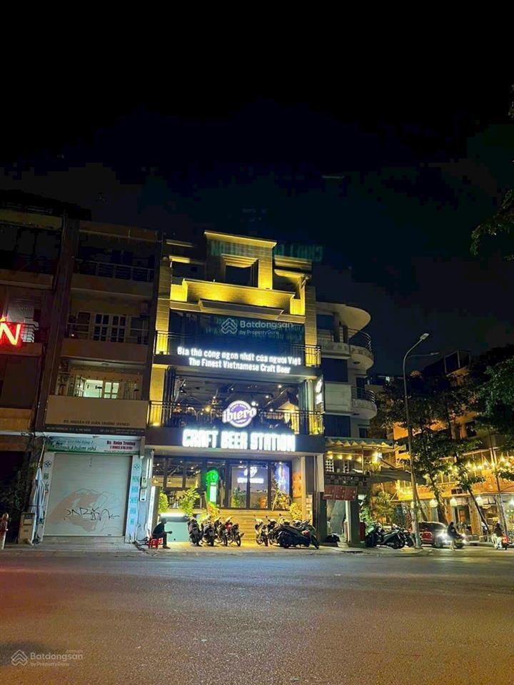 Bán tòa chdv view sông đường trường sa phú nhuận  18x10m 8 tầng có hđ 210tr/th giá chỉ 40 tỷ