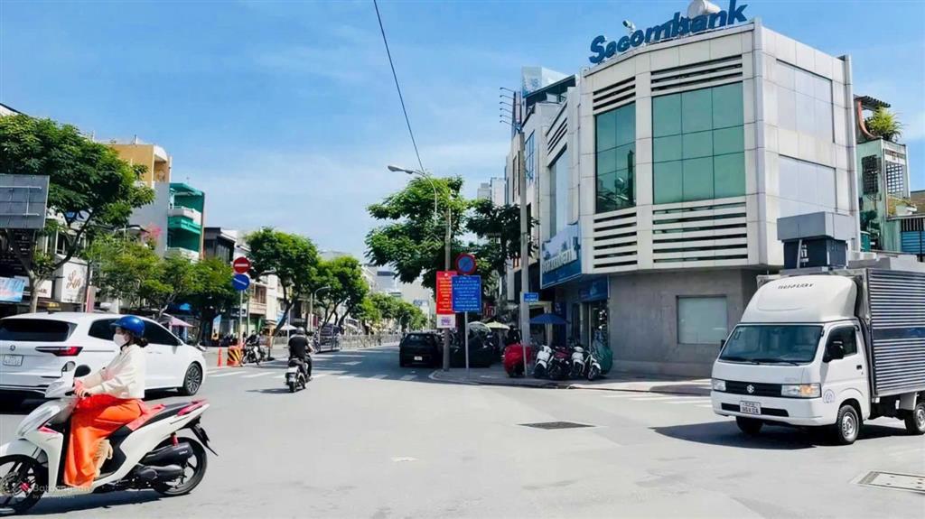 Chủ cần bán gấp! bán nhà mặt tiền nguyễn cư trinh quận 1  dt 5,5x13m 3 tầng hđt 70 triệu bán 30 tỷ