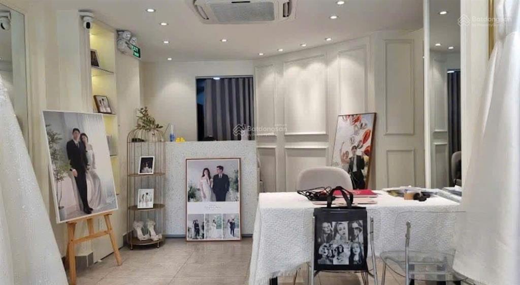 Cho thuê nhà nguyên căn 8x15m ngang khủng mặt tiền khu phan xích long, 4 tầng. kdtd  0911 119 ***