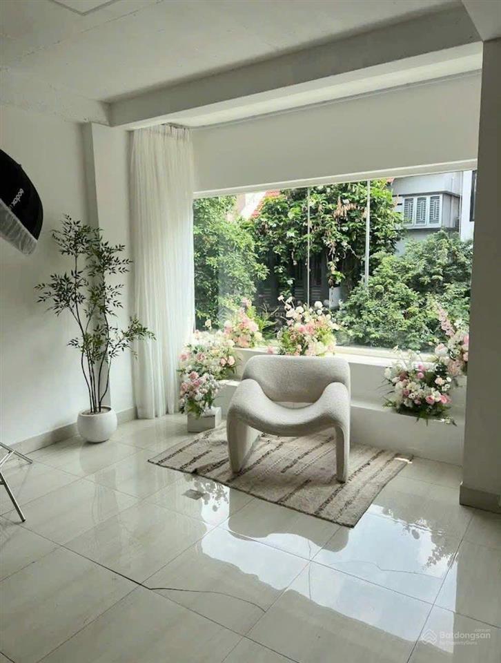 Cho thuê nhà nguyên căn 8x15m ngang khủng mặt tiền khu phan xích long, 4 tầng. kdtd  0911 119 ***