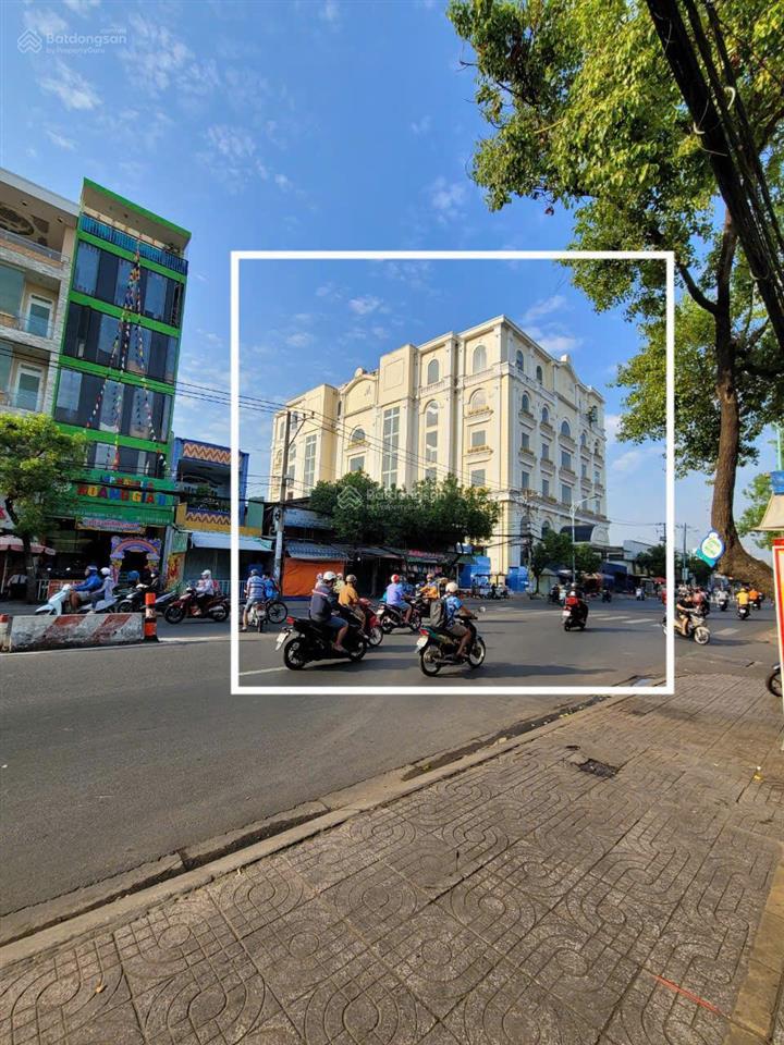 Bán nhà nhà hàng tiệc cưới fenix palace lê văn quới, q. bình tân. dt 37x56m, hầm 7 tầng, giá 225 tỷ