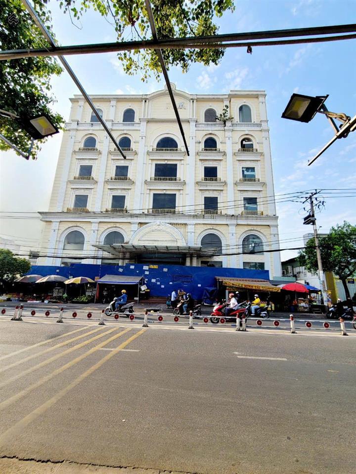 Bán nhà nhà hàng tiệc cưới fenix palace lê văn quới, q. bình tân. dt 37x56m, hầm 7 tầng, giá 225 tỷ