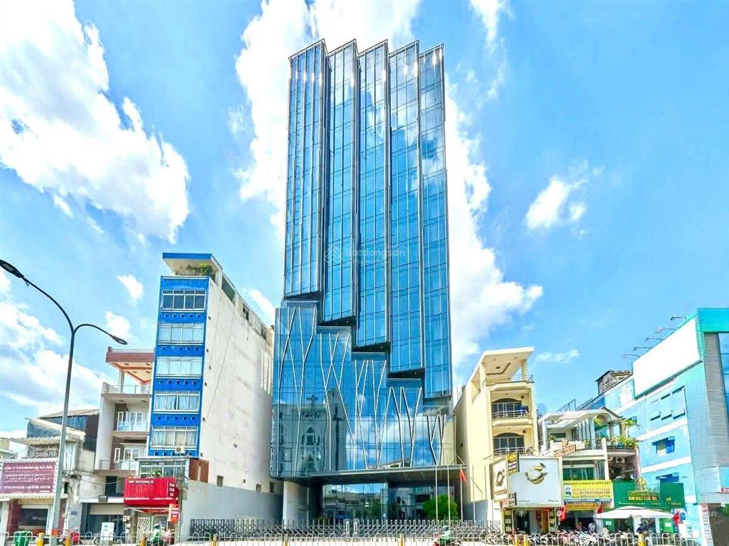 Bán nhà mt siêu hiếm sương nguyệt ánh, quận 1  dt 40x42m. ctxd 2 hầm 13 tầng, giá 1.600 tỷ
