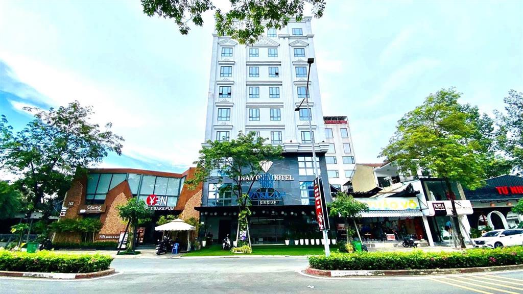Chuyển nhượng khách sạn 5* mt phạm ngọc thạch, quận 3. 2 hầm  13 tầng 233 phòng dt 15.569m2