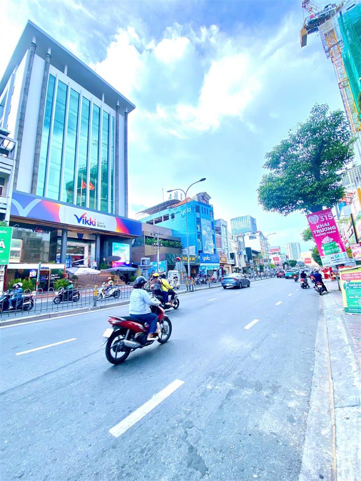 Giảm 10 tỷ bán nhanh nhà mt nguyễn đình chiểu, quận 3. dt 5.6x23m, 3 tầng hđt 85 triệu/tháng