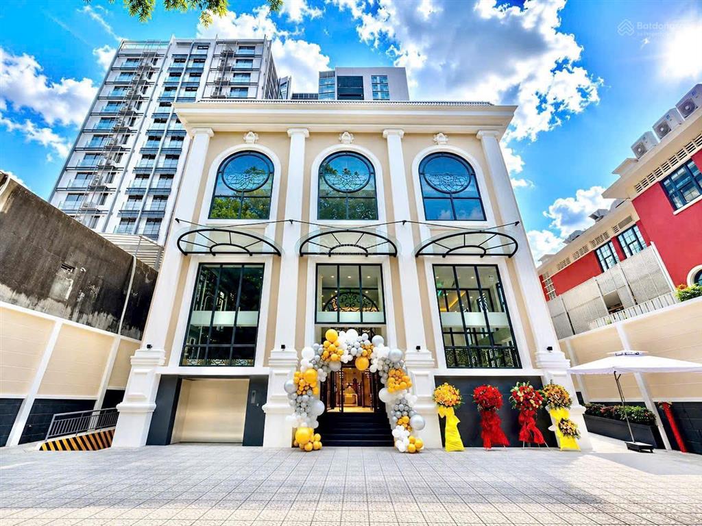 Giảm 15 tỷ bán nhanh mt lê thánh tôn, quận 1. dt 7.5x15m, 4 tầng, hđt 220tr/th
