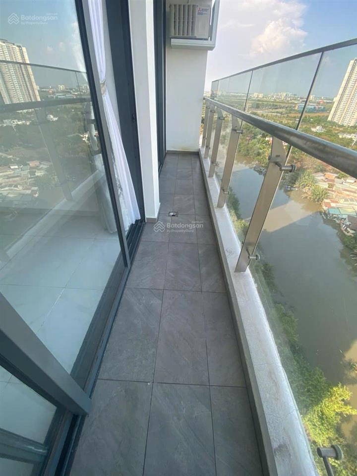 Cần bán căn hộ d'lusso 3pn3wc dt 105m2 tầng cao view sông căn góc giá 8.65 tỷ bao thuế