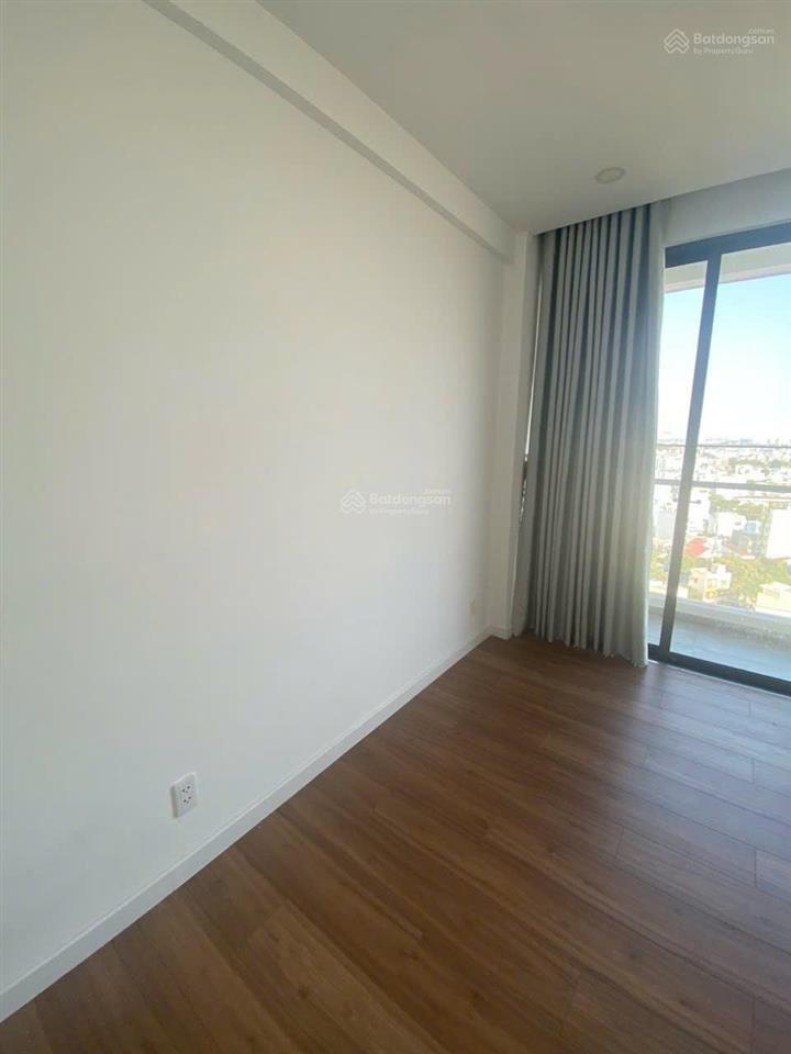 Cần bán căn hộ d'lusso 3pn3wc dt 105m2 tầng cao view sông căn góc giá 8.65 tỷ bao thuế