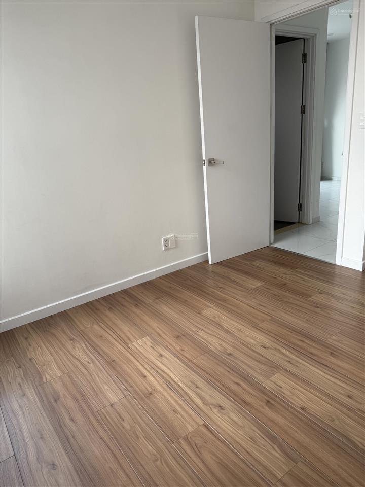 Cho thuê căn hộ d'lusso 2pn dt 69m2 view xem bắn pháo hoa giá 14,5tr view thoáng mát