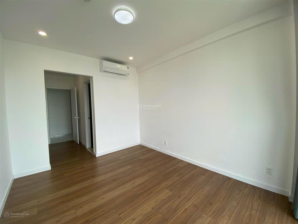 Cần bán căn hộ d'lusso 2pn tầng cao view thoáng dt 69m2 giá 6.1 tỷ bao thuế có thương lượng