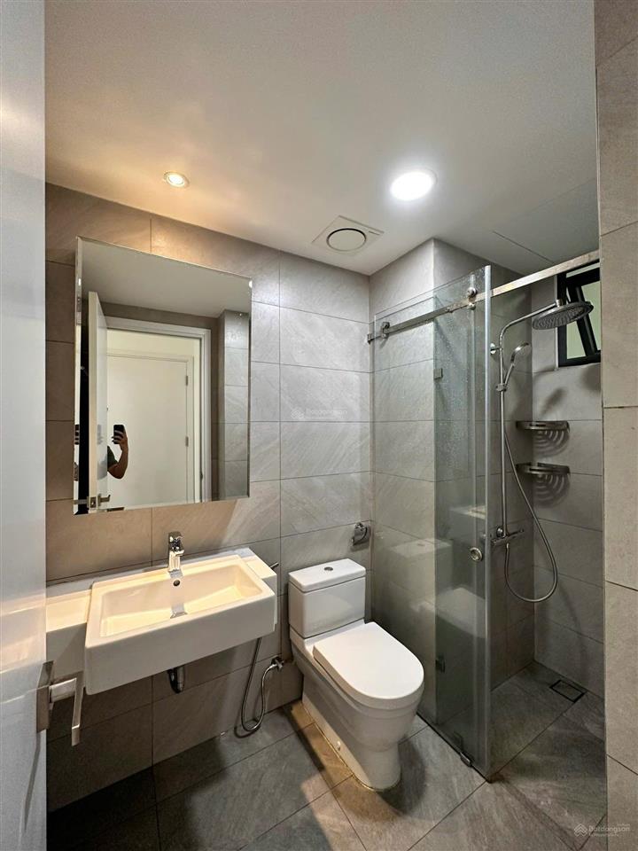 Cần bán căn hộ d'lusso 2pn tầng cao view thoáng dt 69m2 giá 6.1 tỷ bao thuế có thương lượng