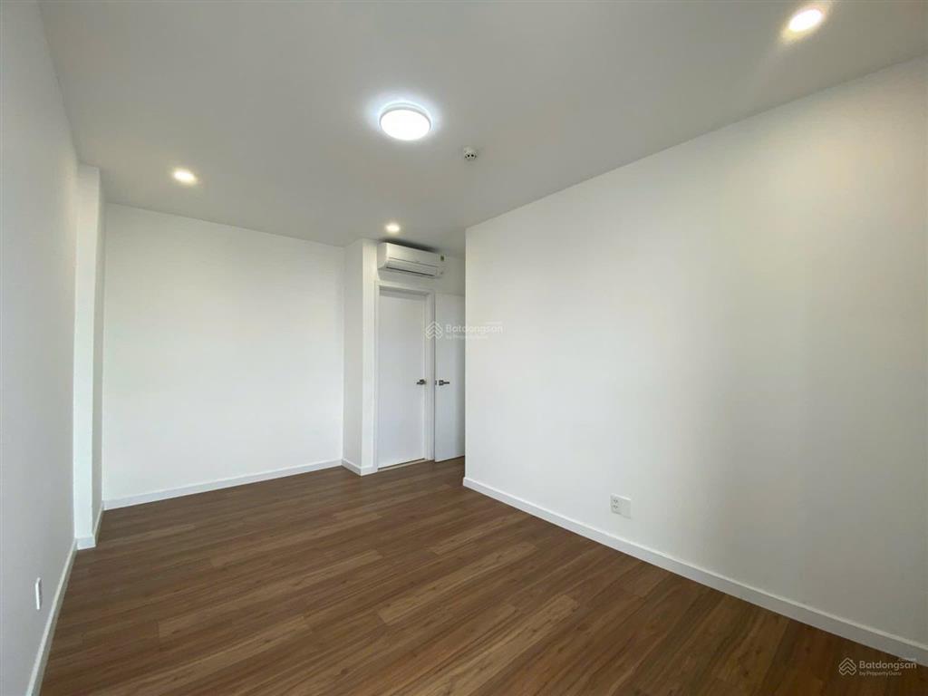 Cần bán căn hộ d'lusso 2pn tầng cao view thoáng dt 69m2 giá 6.1 tỷ bao thuế có thương lượng