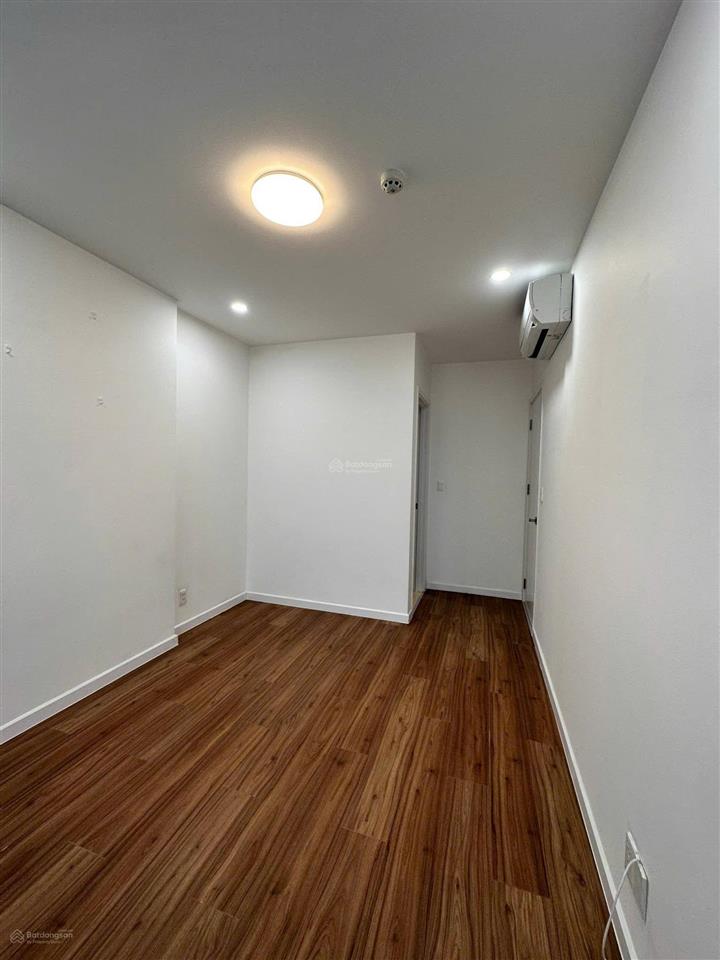 Cần bán căn hộ d'lusso 2pn tầng cao view thoáng dt 69m2 giá 6.1 tỷ bao thuế có thương lượng