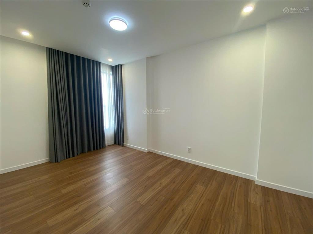 Cần bán căn hộ d'lusso 2pn tầng cao view thoáng dt 69m2 giá 6.1 tỷ bao thuế có thương lượng