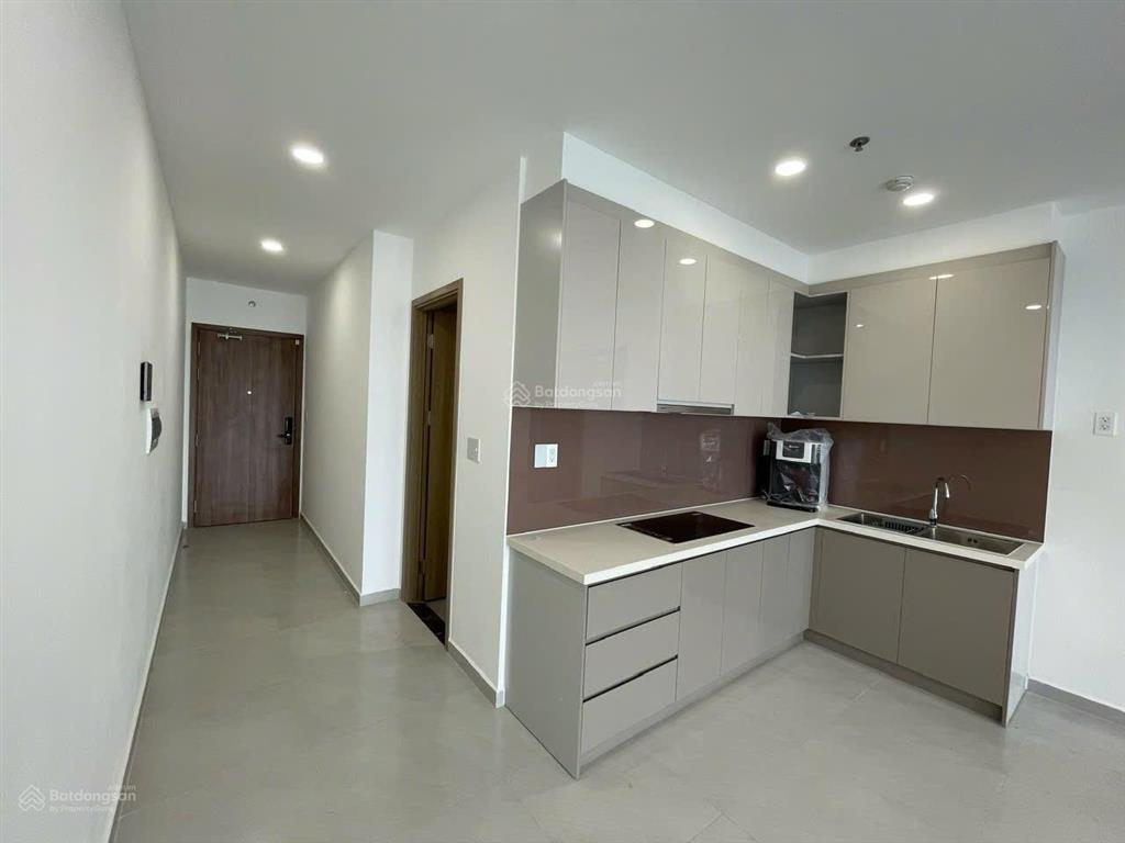 Bán căn hộ mt eastmark city 2pn2wc tầng cao viêw hồ bơi, nội thất cơ bản giá chỉ 4.1 tỷ bao thuế.