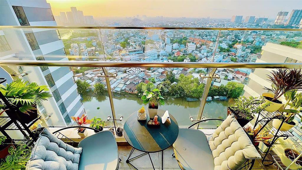 Bán căn hộ dlusso 2pn tầng cao view sông mát mẽ dt 69m2 nhà ntcb giá 6,2tỷ bao thuế có thương lượng