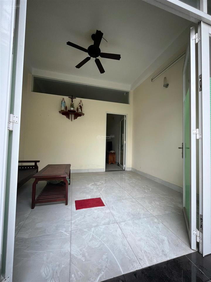 Bên hông vincom sát bờ kè rạch xuyên tâm! bán đất tặng nhà bình thạnh hẻm 6m nguyễn xí(4x18m) 8.8tỷ