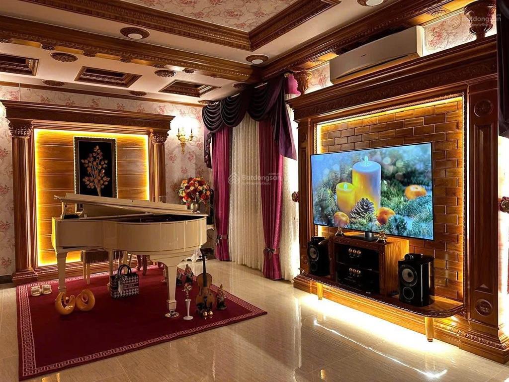 Chính chủ bán biệt thự vườn đào  nội thất nhập full ý  view vườn hoa. 386m2  236 tỷ