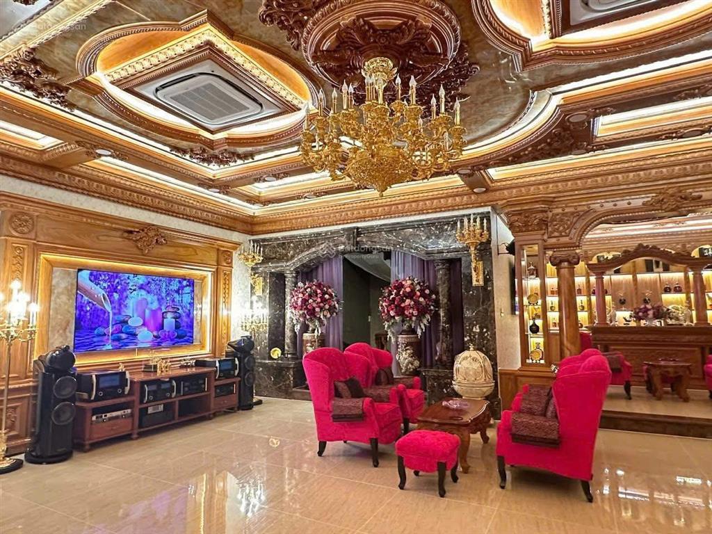 Chính chủ bán biệt thự vườn đào  nội thất nhập full ý  view vườn hoa. 386m2  236 tỷ