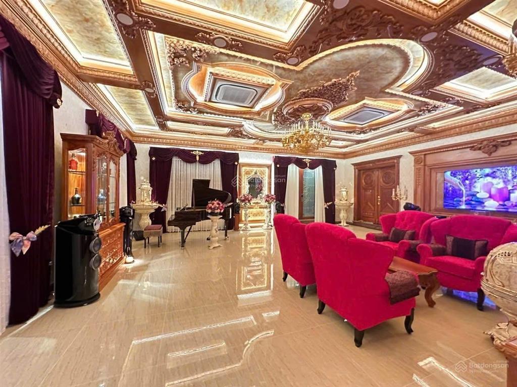 Chính chủ bán biệt thự vườn đào  nội thất nhập full ý  view vườn hoa. 386m2  236 tỷ